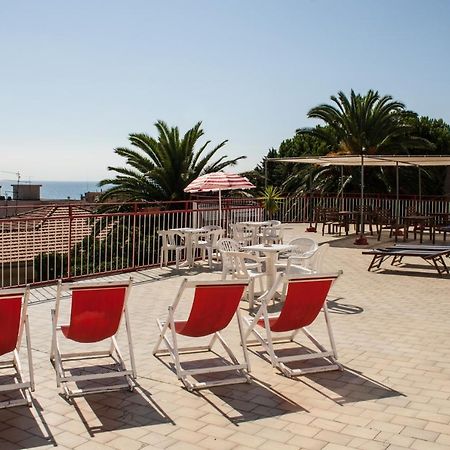 Casa Per Ferie Raggio Di Sole Bed and Breakfast Ceriale Buitenkant foto