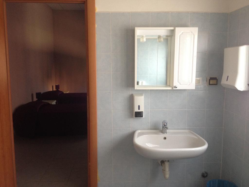 Casa Per Ferie Raggio Di Sole Bed and Breakfast Ceriale Kamer foto