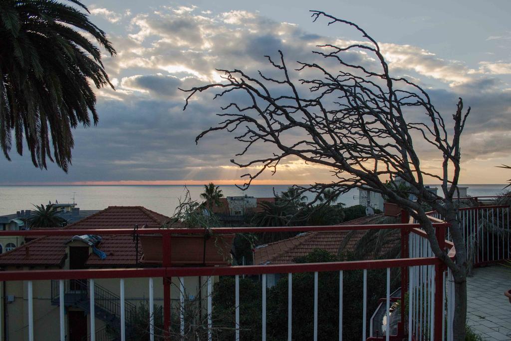 Casa Per Ferie Raggio Di Sole Bed and Breakfast Ceriale Buitenkant foto